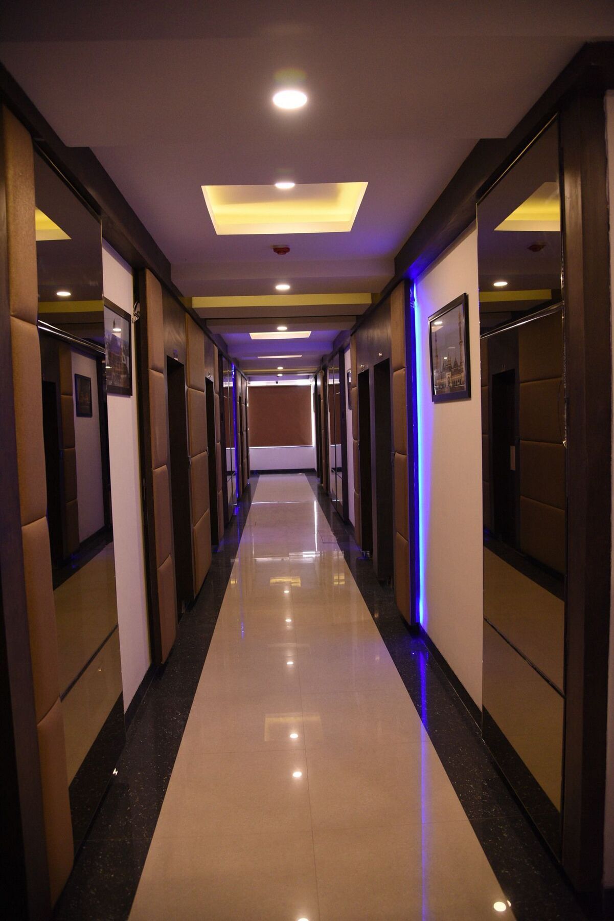 Hotel Moments Lakhnaú Exteriér fotografie