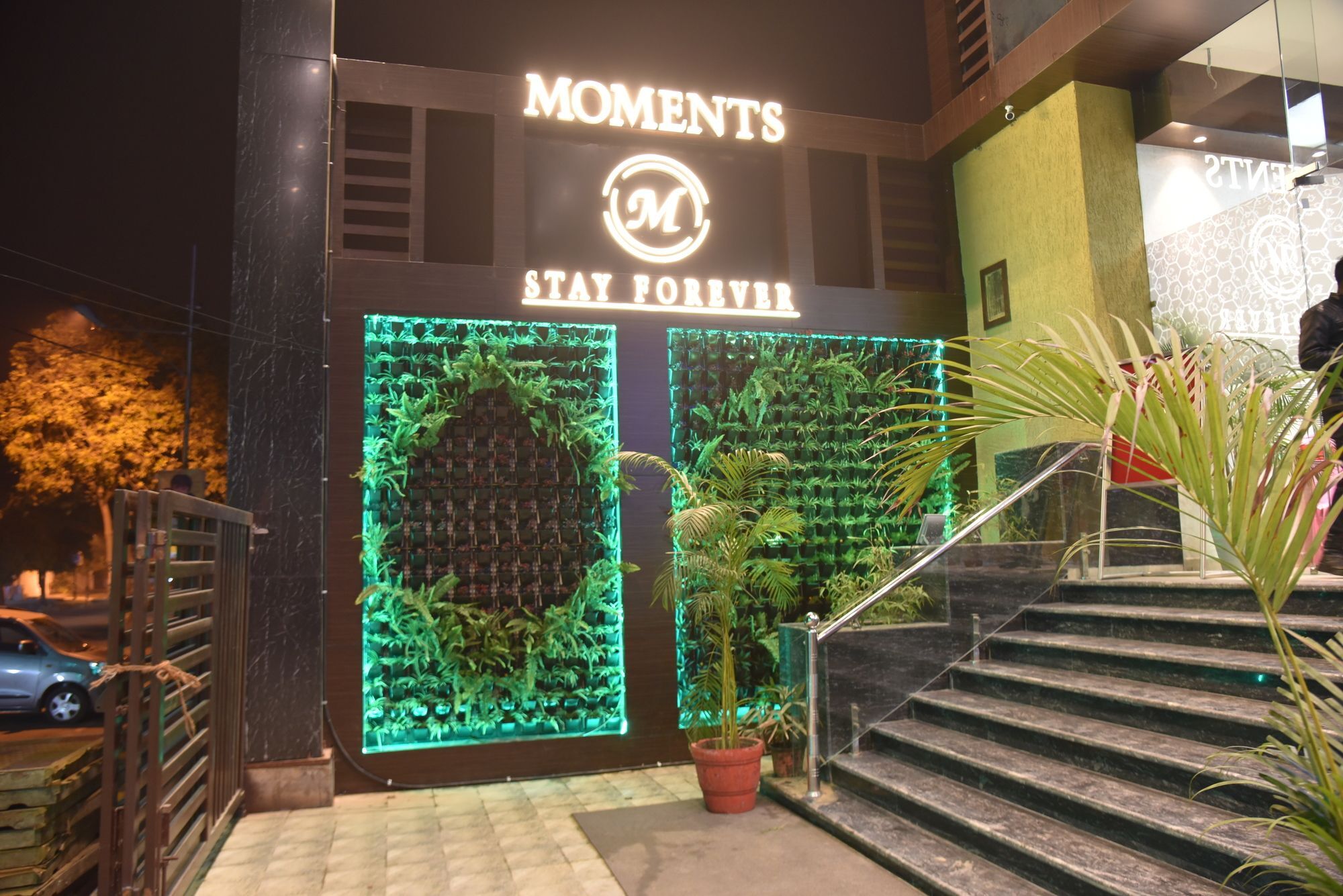 Hotel Moments Lakhnaú Exteriér fotografie